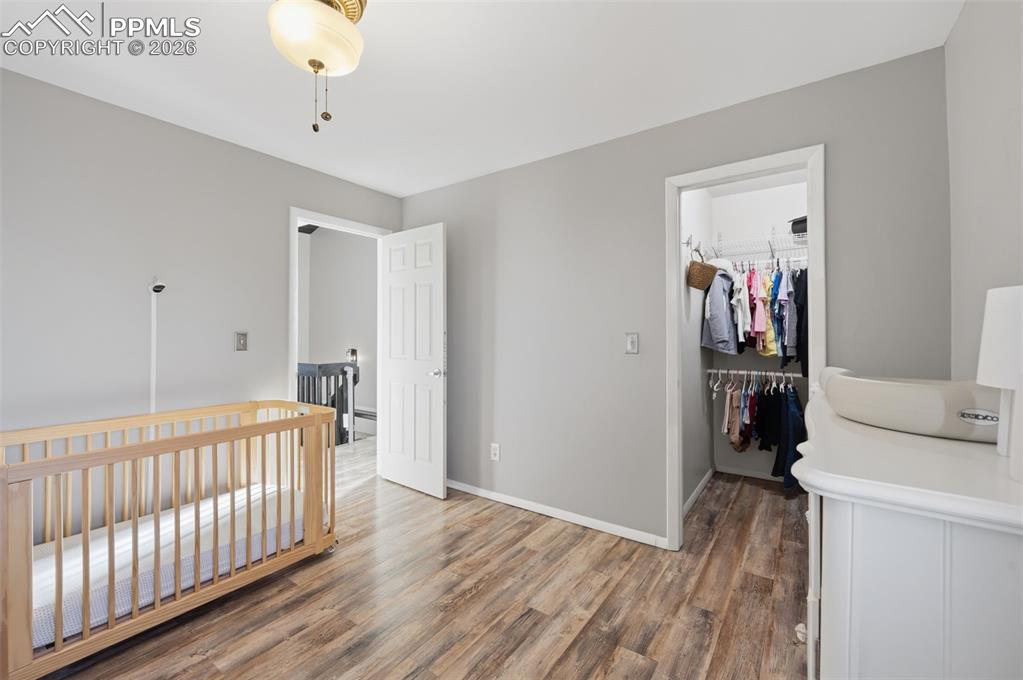 Image 18 of 29: Bedroom