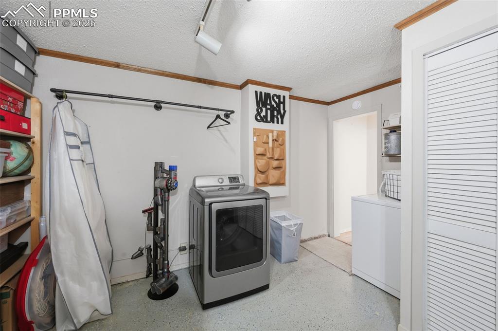 Image 20 of 29: Laundry