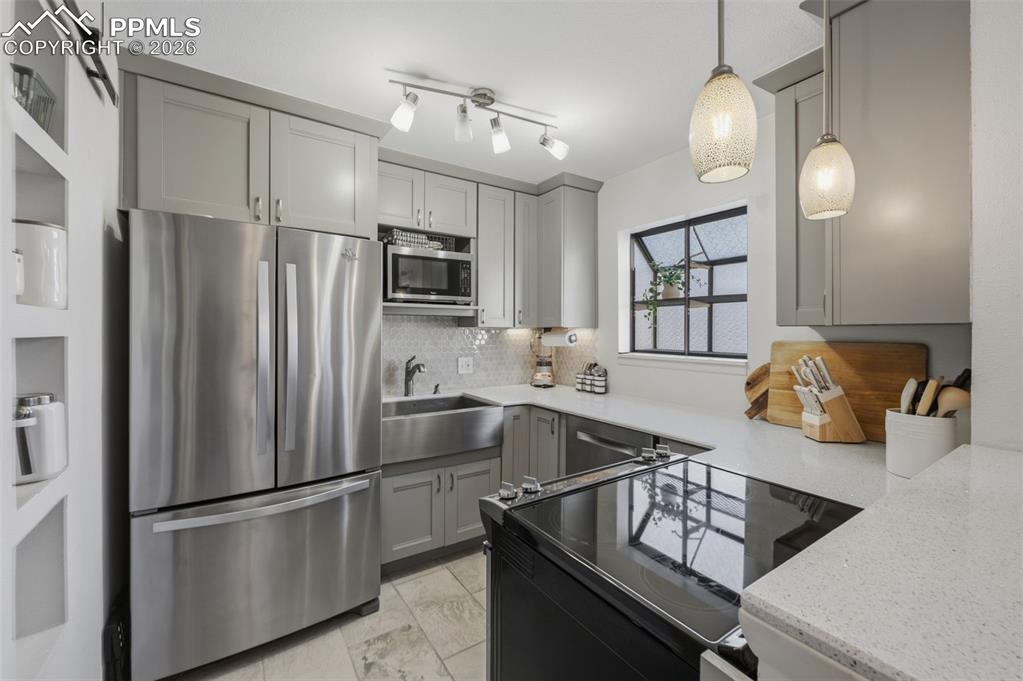 Image 8 of 29: Kitchen