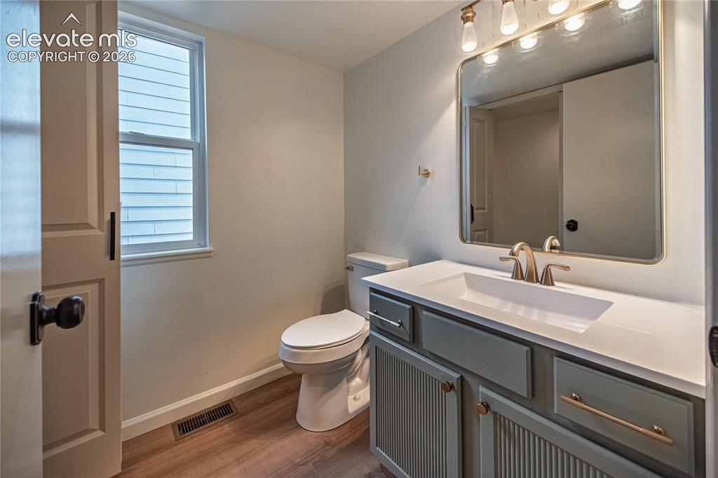 Image 14 of 40: Bathroom