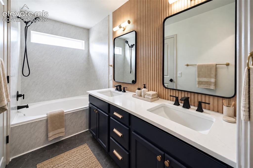 Image 20 of 40: Bathroom