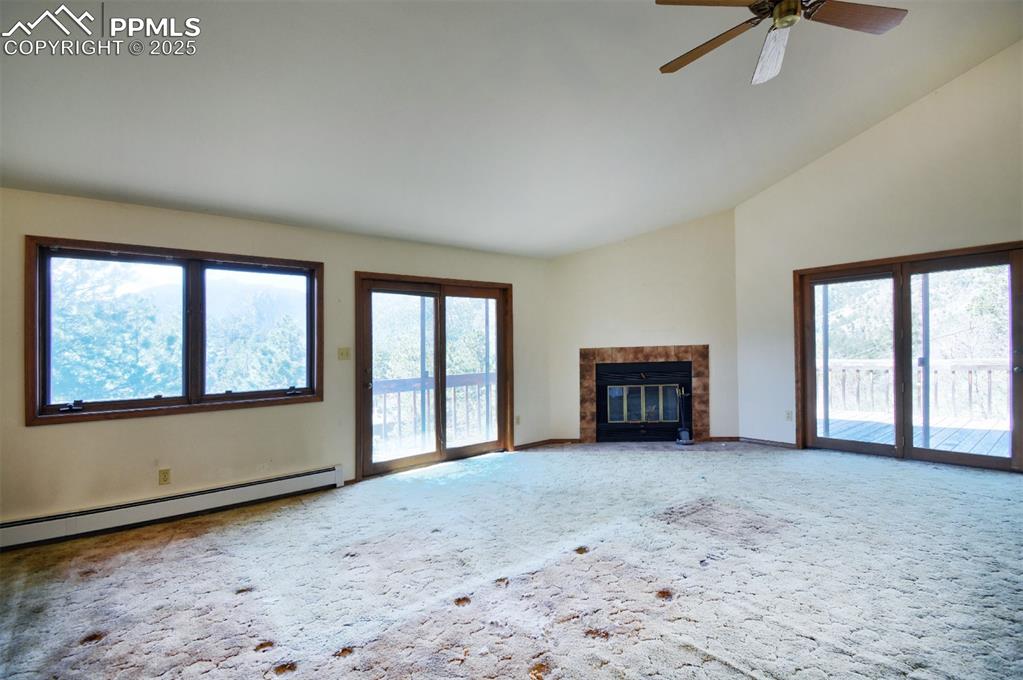 Image 18 of 46: Living Room