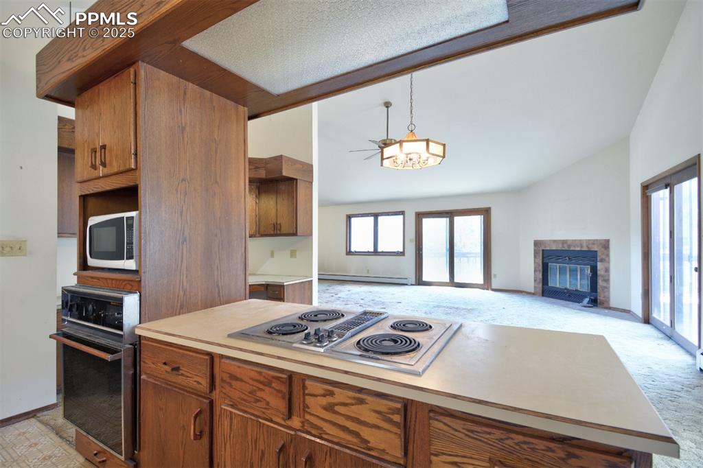 Image 22 of 46: Kitchen