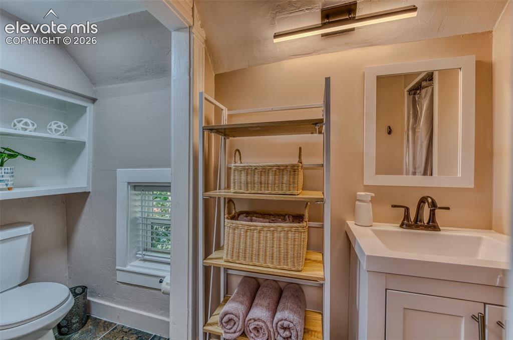 Image 15 of 48: Bathroom