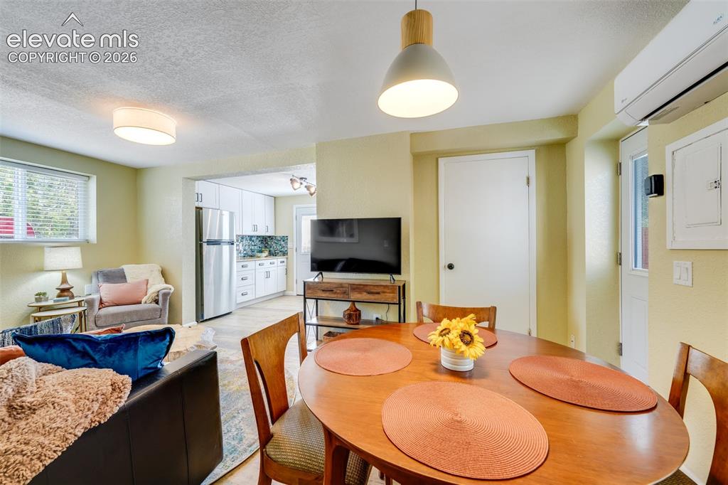 Image 34 of 48: Dining Area