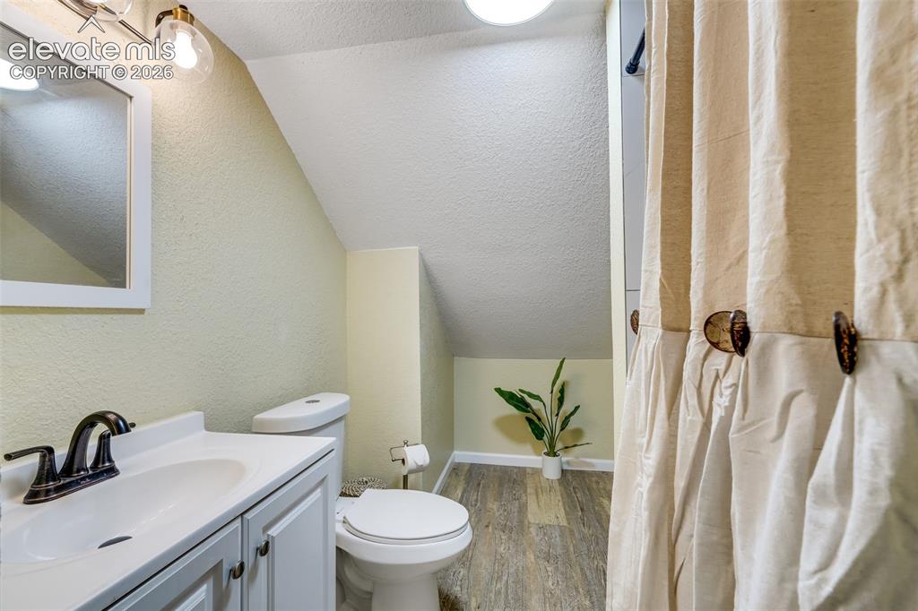 Image 38 of 48: Bathroom