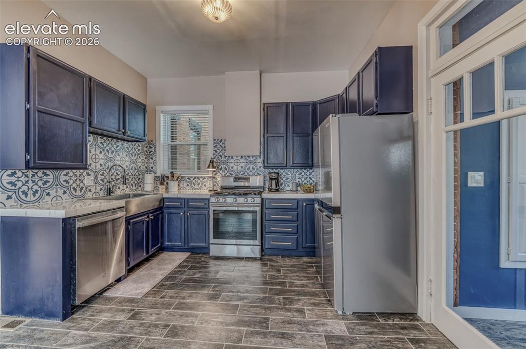 Image 4 of 48: Kitchen