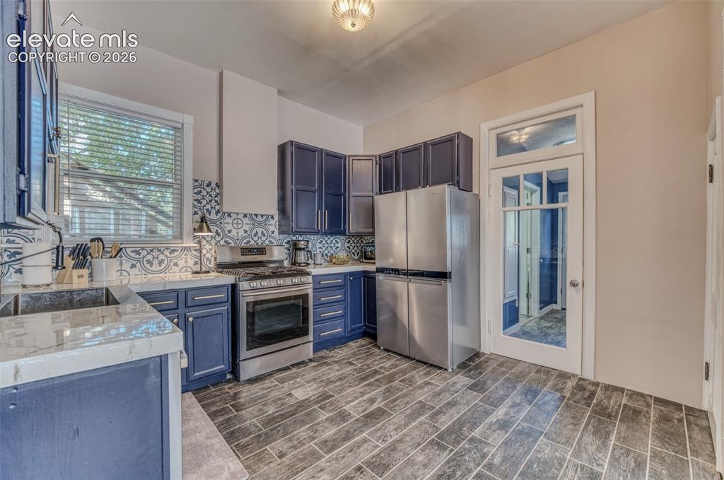 Image 5 of 48: Kitchen