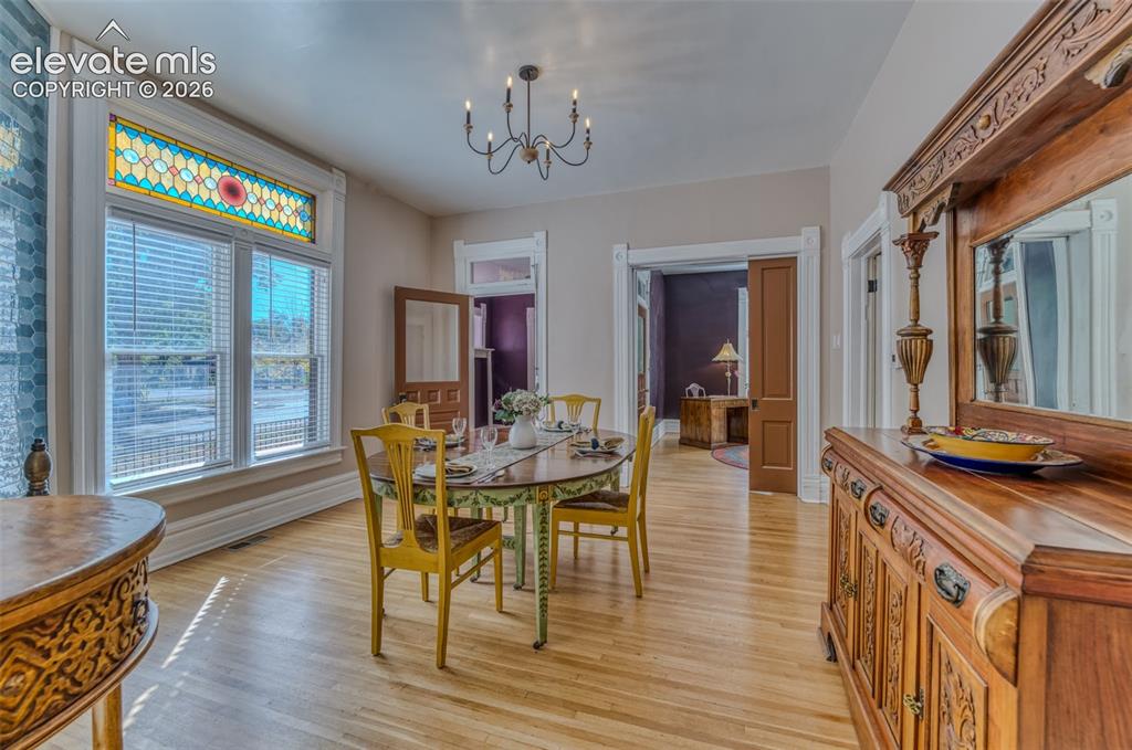 Image 9 of 48: Dining Area