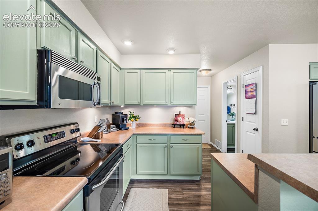 Image 8 of 42: Kitchen