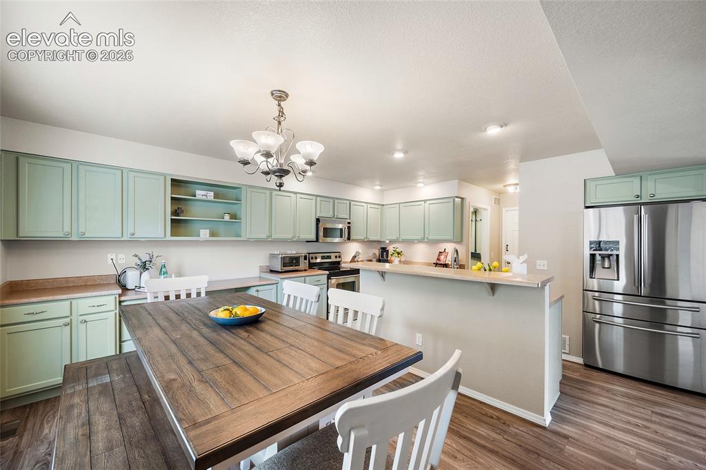 Image 9 of 42: Dining Area