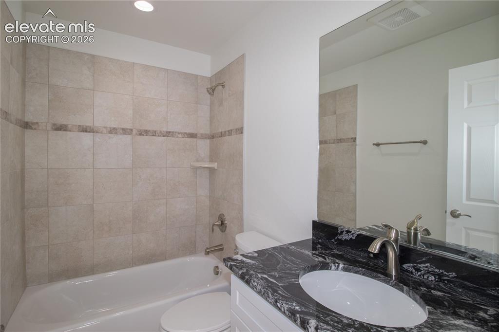 Image 15 of 28: Bathroom