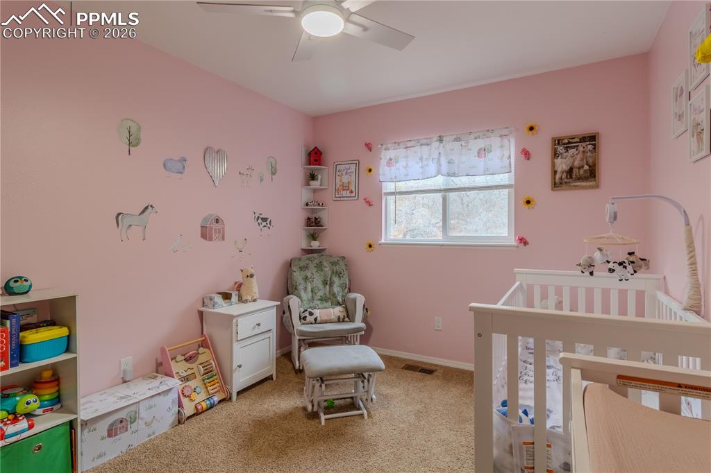 Image 17 of 29: Bedroom