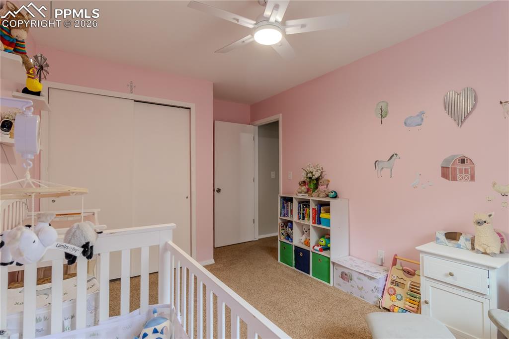 Image 18 of 29: Bedroom