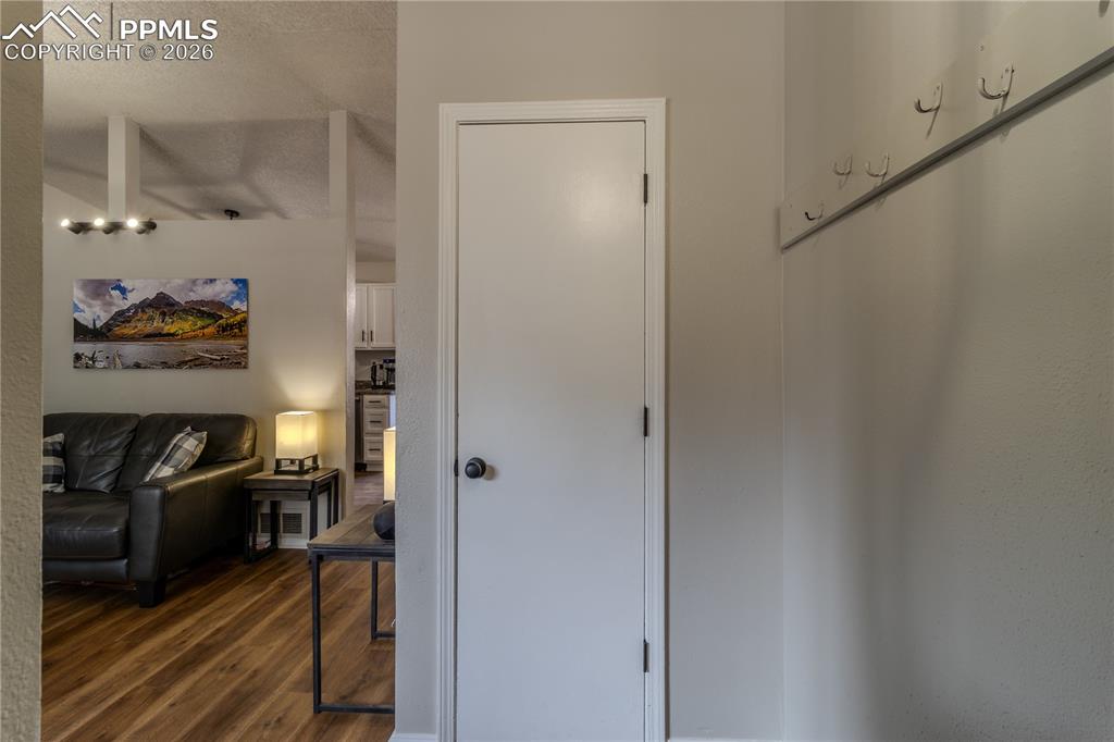 Image 3 of 29: Entry