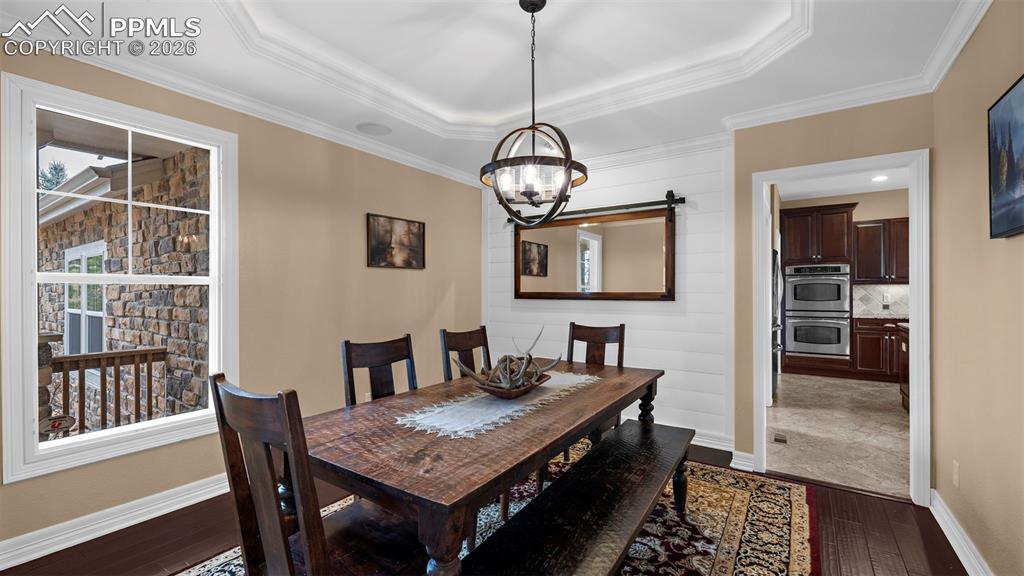 Image 13 of 50: Dining Area