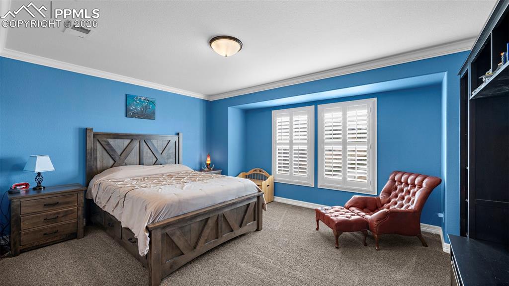 Image 22 of 50: Laundry