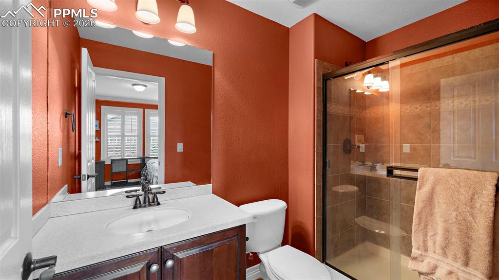 Image 26 of 50: Bedroom