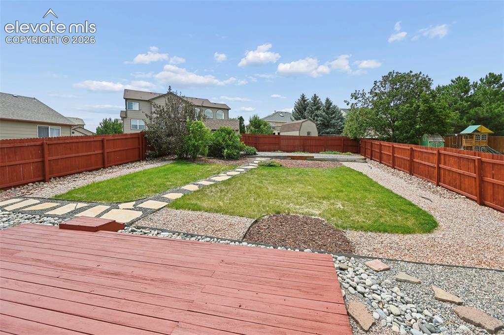 Image 33 of 47: Yard