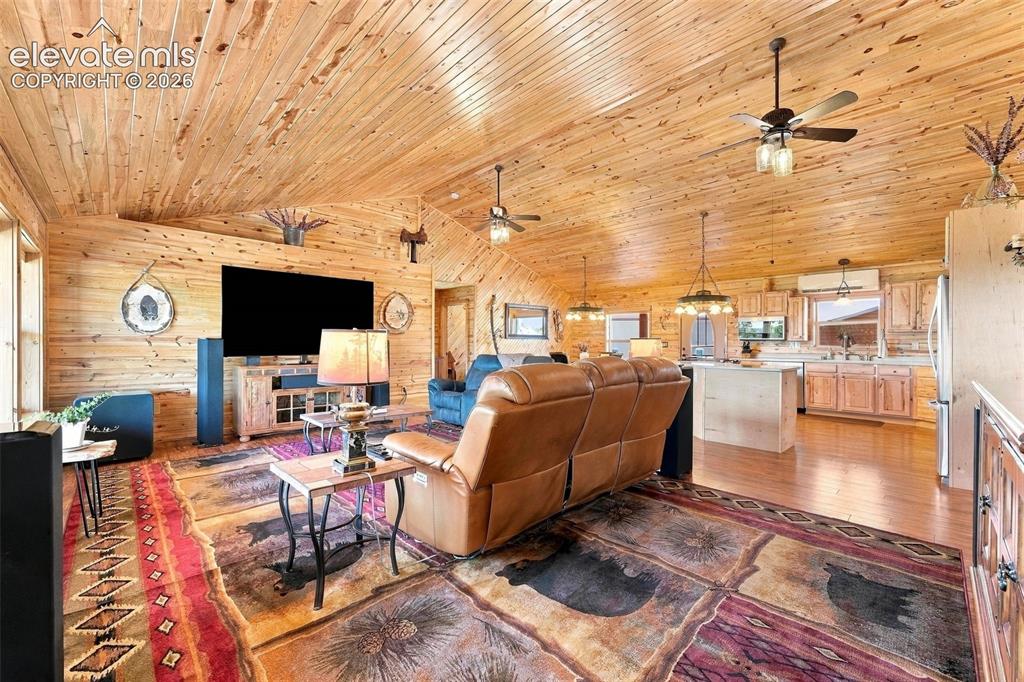 Image 8 of 50: Living Room