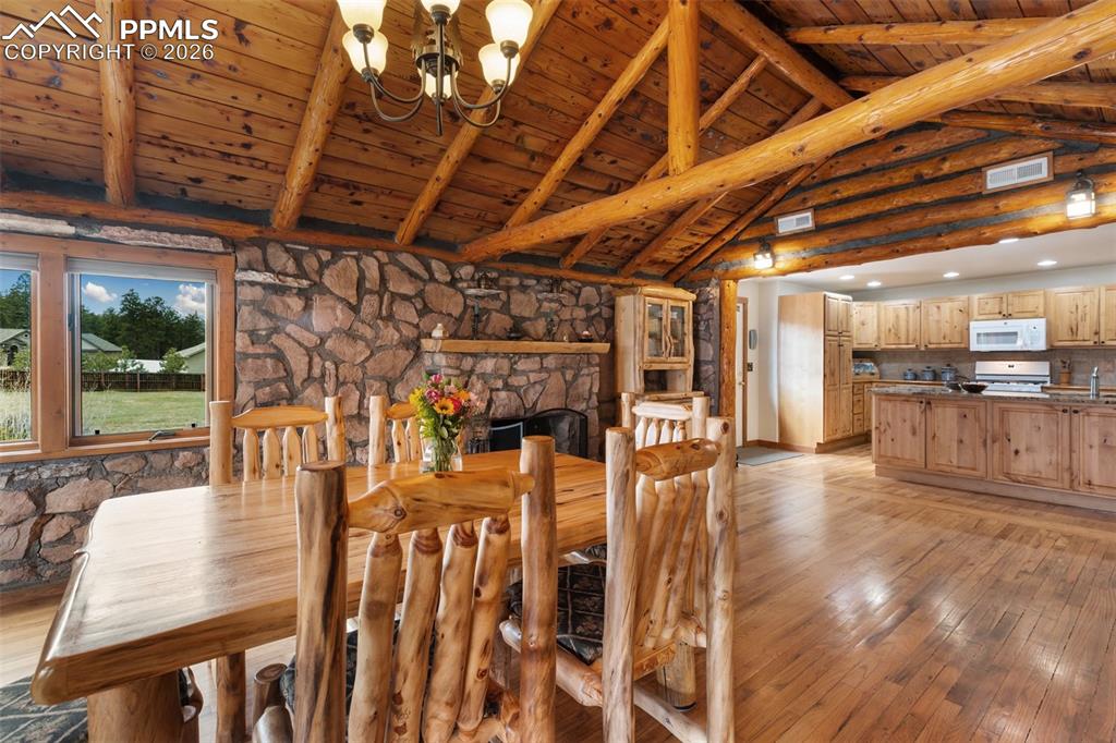 Image 21 of 48: Dining Room