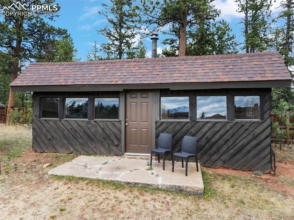 Image 40 of 48: Turn the ice house into a wine room or private green house