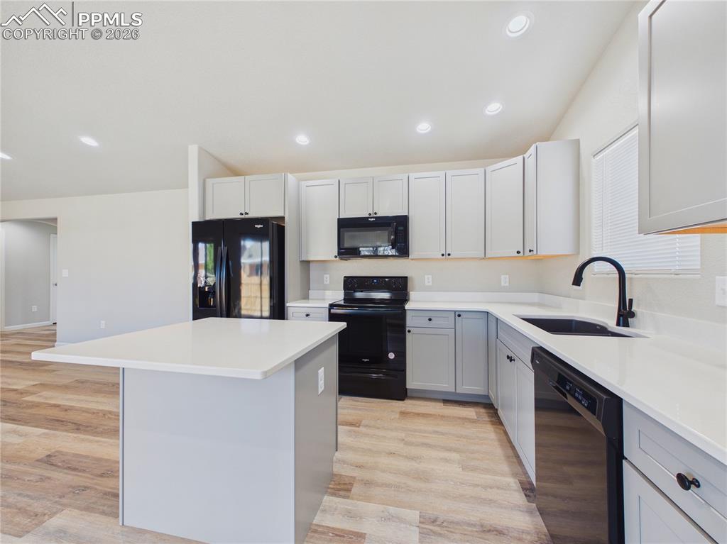 Image 10 of 31: Kitchen