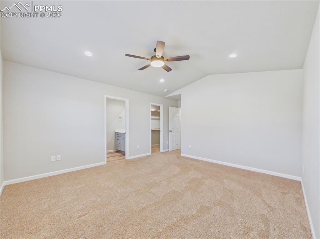 Image 14 of 31: Bedroom