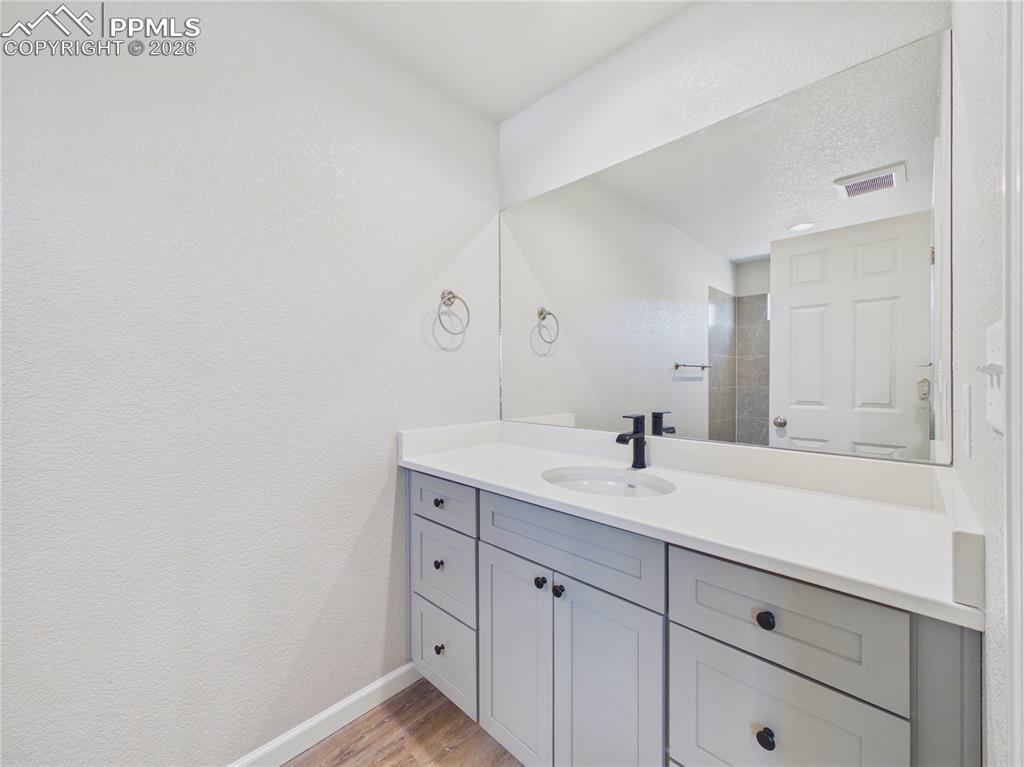 Image 17 of 31: Bathroom