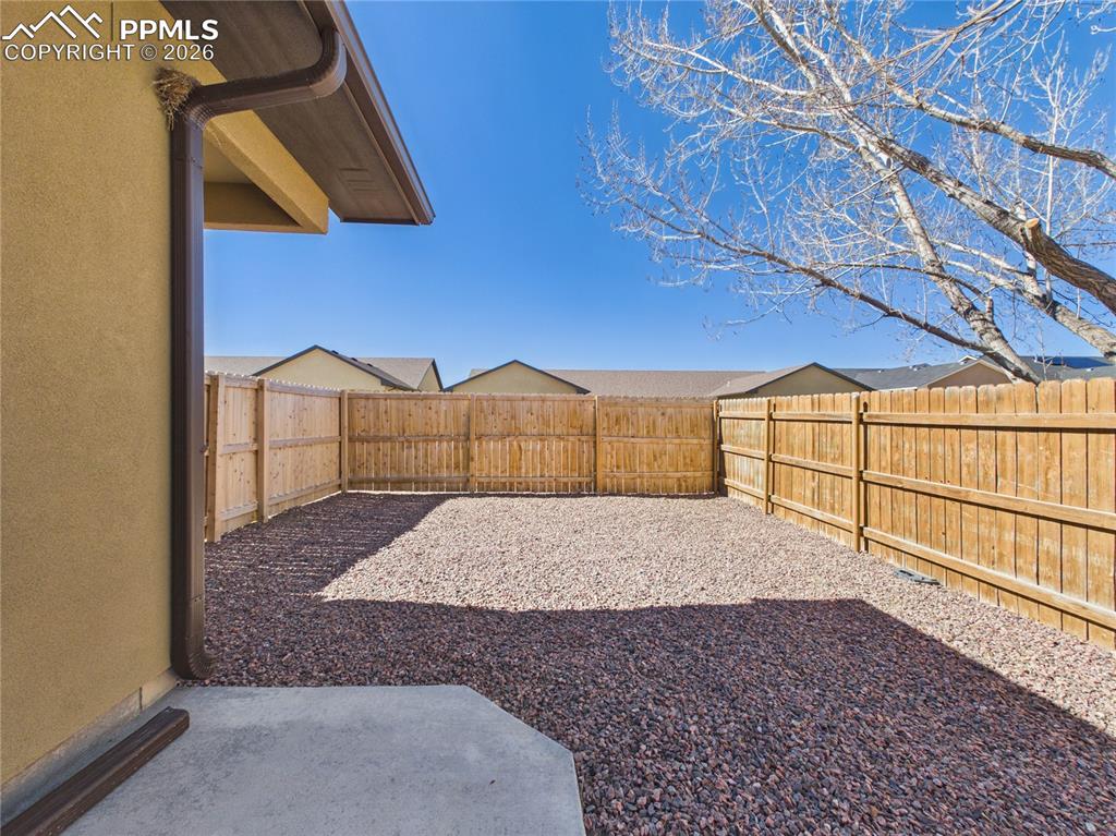 Image 29 of 31: Yard