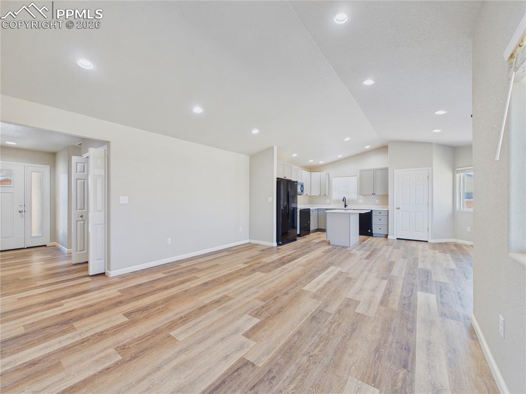 Image 6 of 31: Living Room