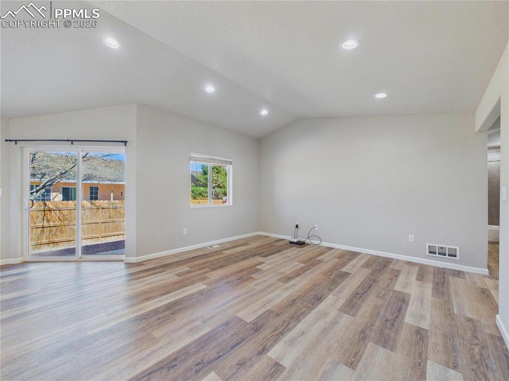 Image 7 of 31: Living Room