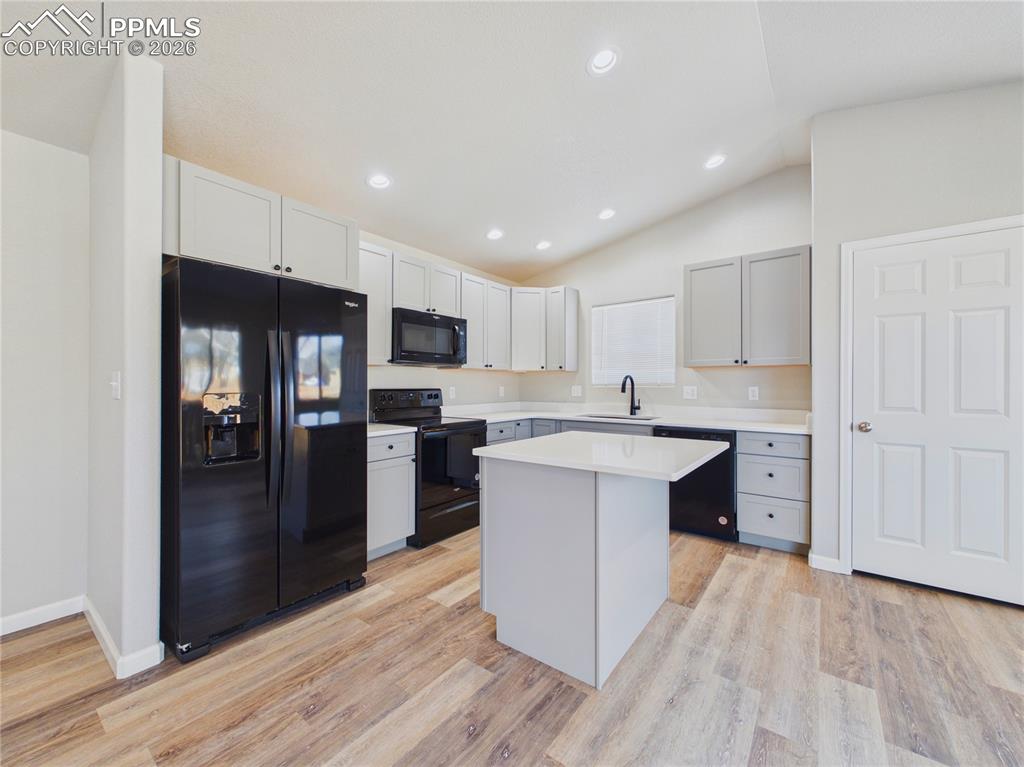 Image 9 of 31: Kitchen