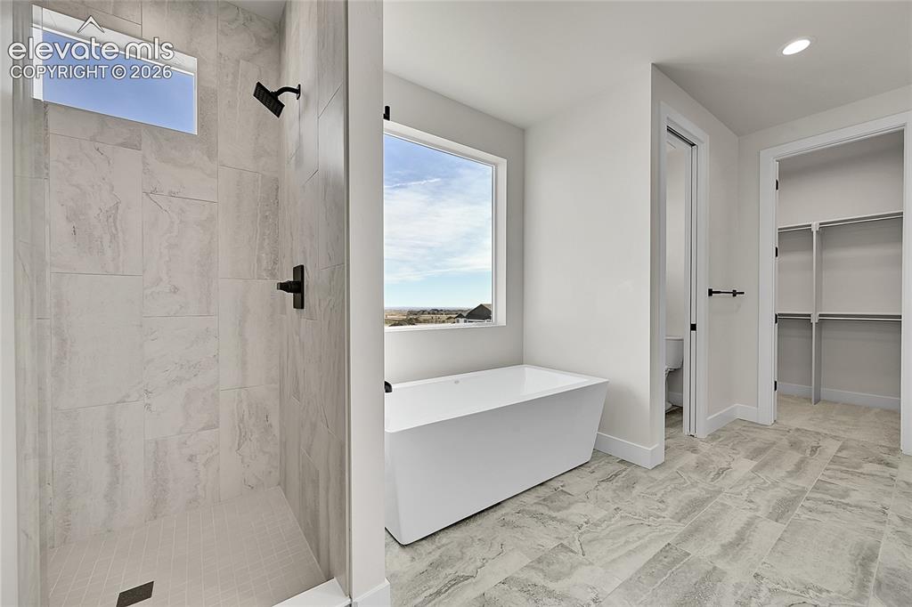 Image 18 of 35: Bathroom