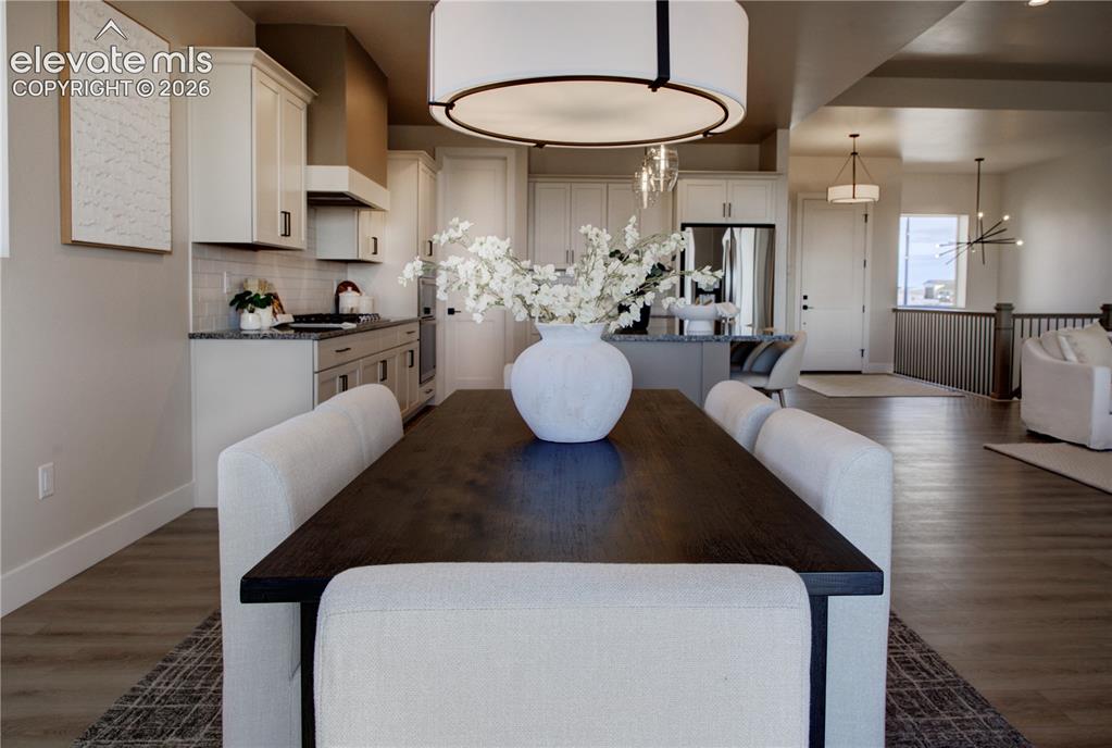 Image 9 of 35: Dining area