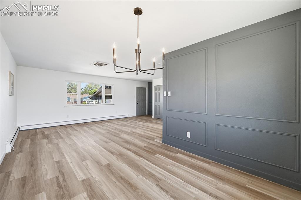 Image 13 of 50: Dining Area