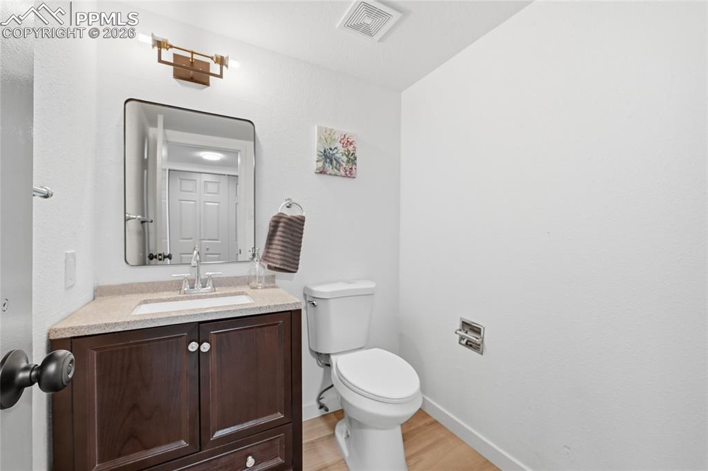 Image 17 of 50: Bathroom