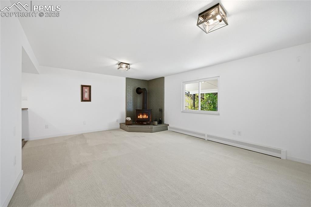 Image 19 of 50: Living Room