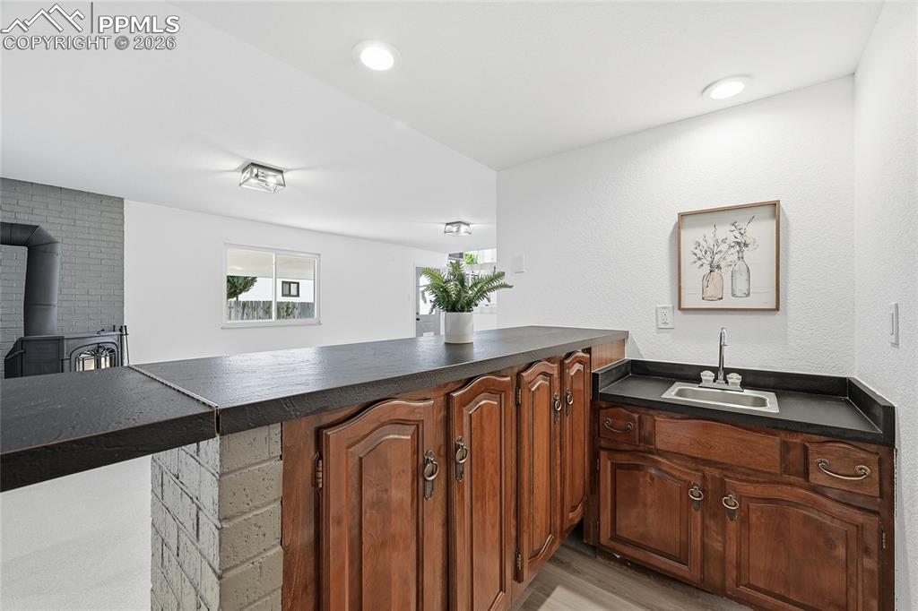 Image 22 of 50: Kitchen