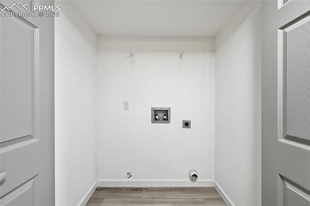 Image 24 of 50: Laundry