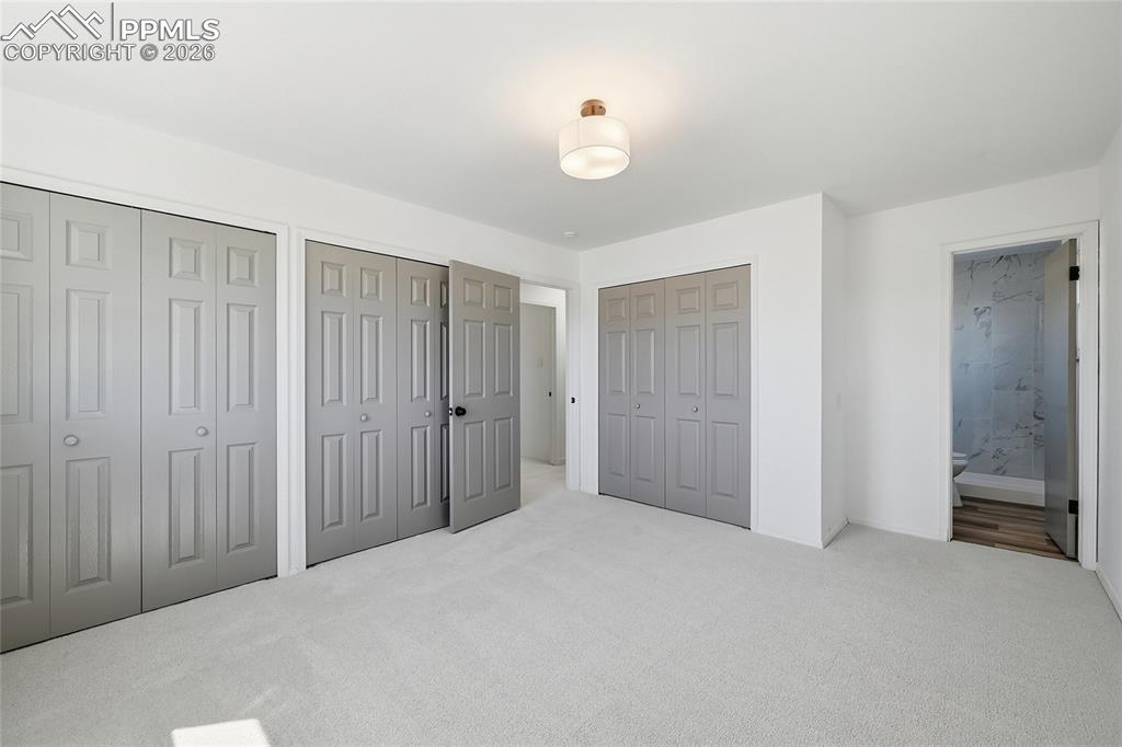 Image 26 of 50: Bedroom