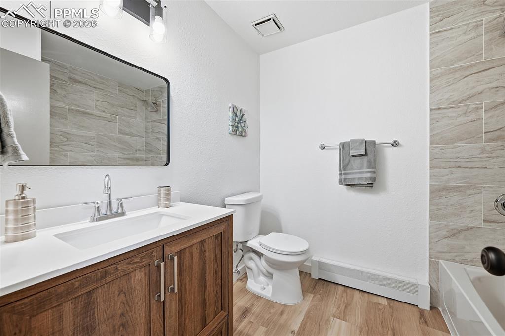 Image 4 of 50: Bathroom