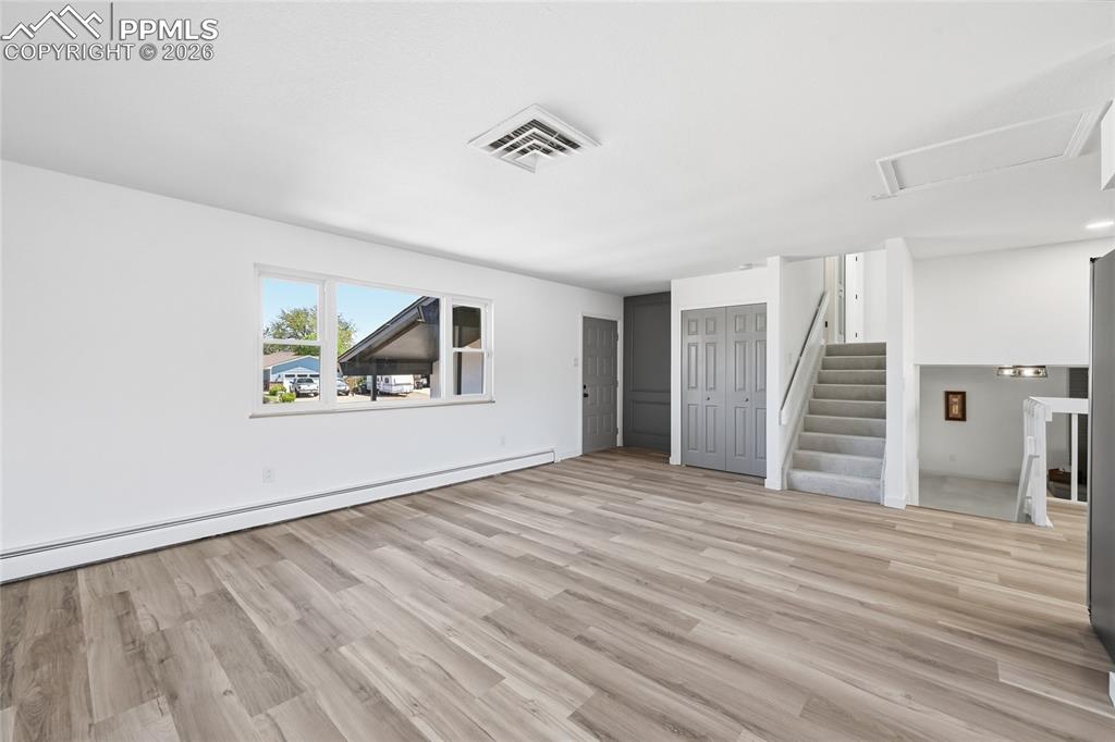 Image 6 of 50: Living Room