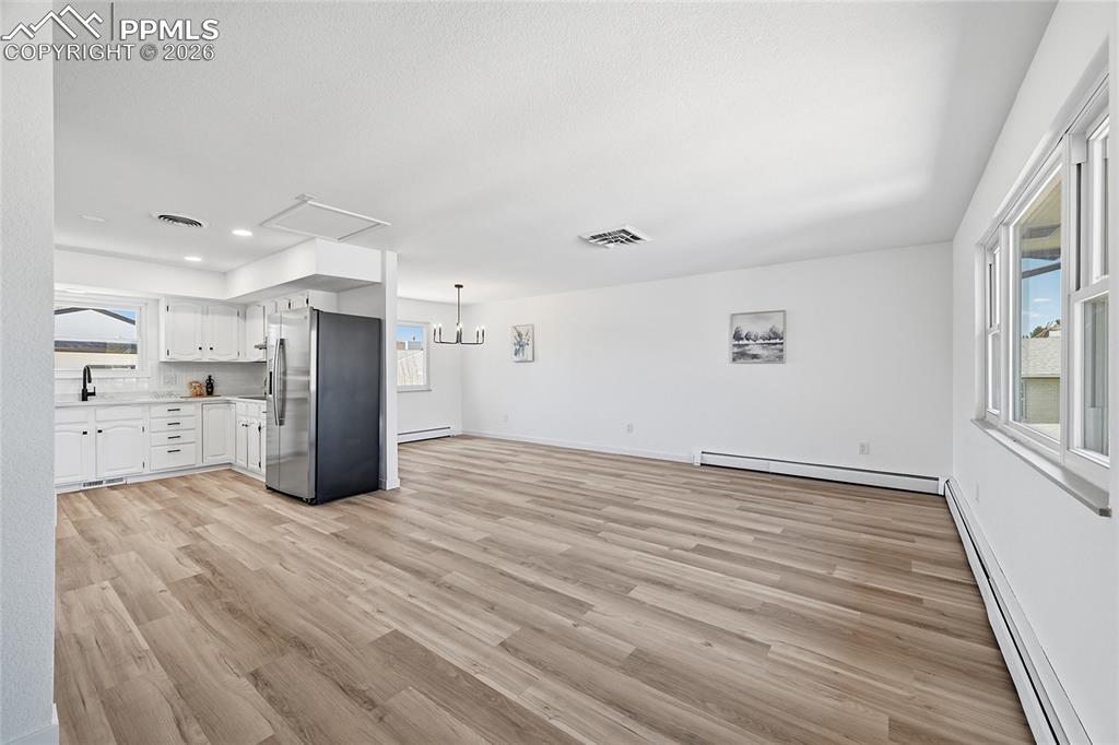 Image 8 of 50: Kitchen