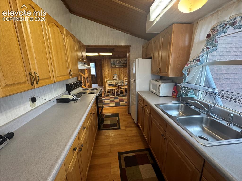 Image 11 of 43: Kitchen