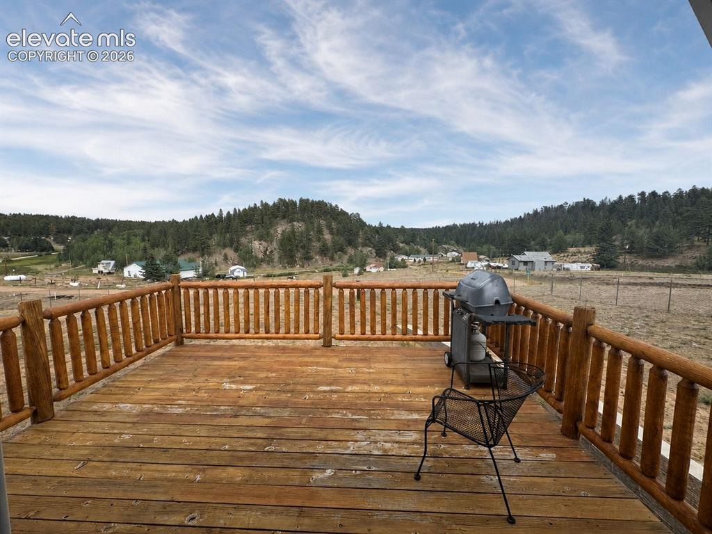 Image 40 of 43: Deck