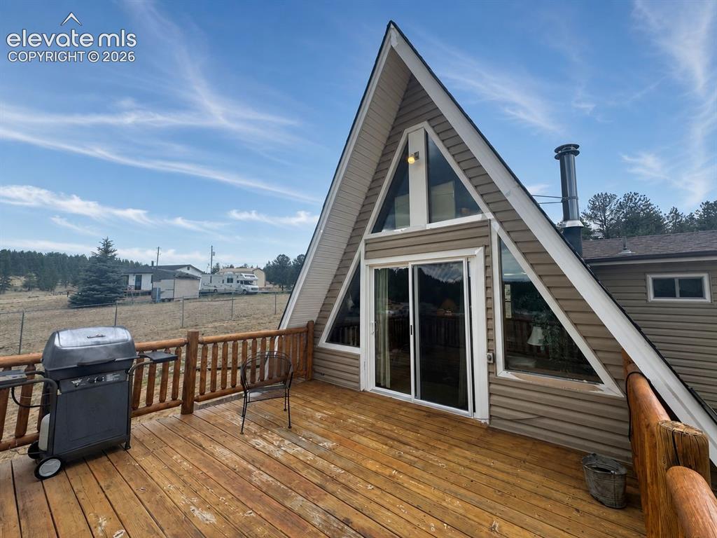 Image 42 of 43: Deck