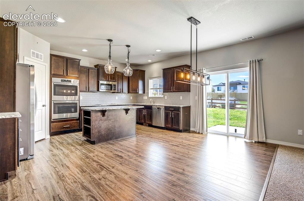 Image 12 of 50: Kitchen