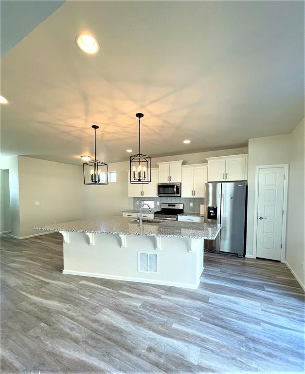 Image 11 of 23: Kitchen
