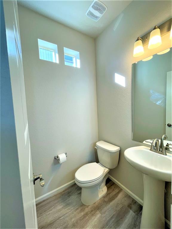 Image 12 of 23: Bathroom